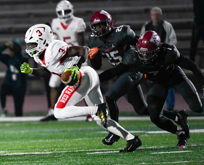 Bennett runs past a diving defender for Westside HS in the SCHSL 4A Playoffs (25th Nov., 2023)